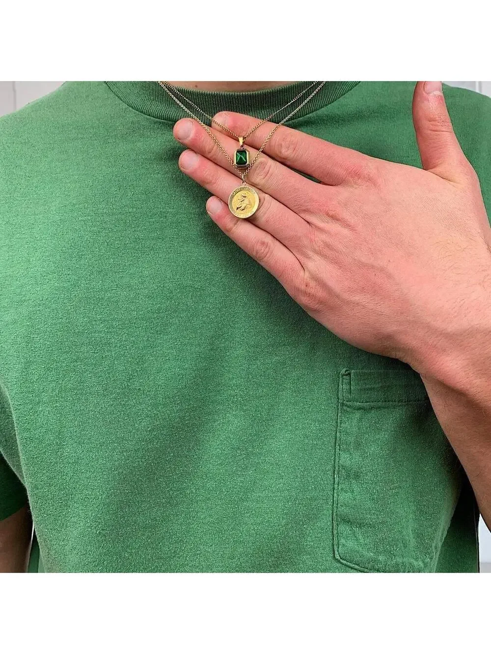 Classy Gold Chain Green jewel pendant necklace. Chain is unisex. 18 inches